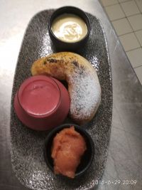 Máslový loupák,nektarinkový sorbet s chilli,vinné šodo