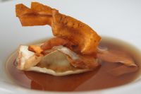 Masové consommé s raviolou