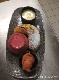 Máslový loupák,nektarinkový sorbet s chilli,vinné šodo