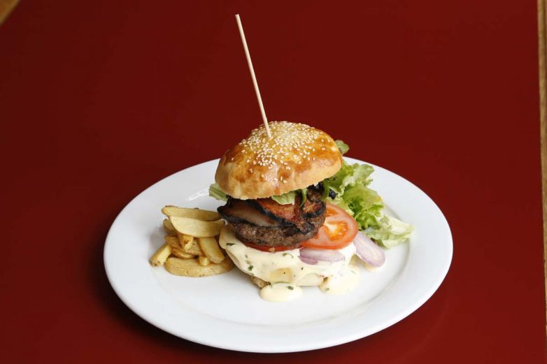 Burger s naší bulkou